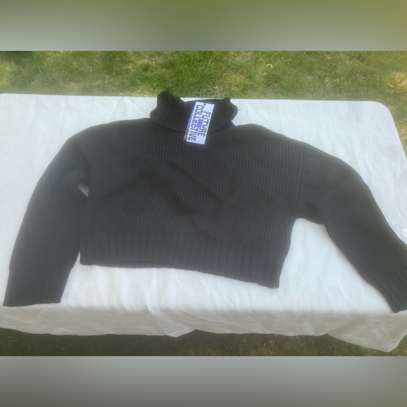 Women’s Future Collection Sweater NWT - Picture 2 of 9